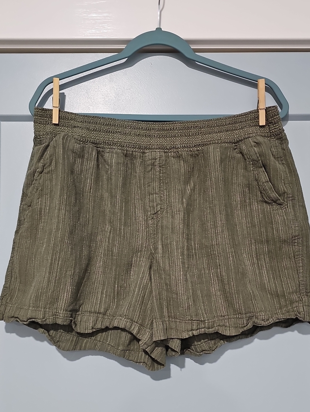 High-Waist Olive Green Women’s Shorts with Smocked Waistband
